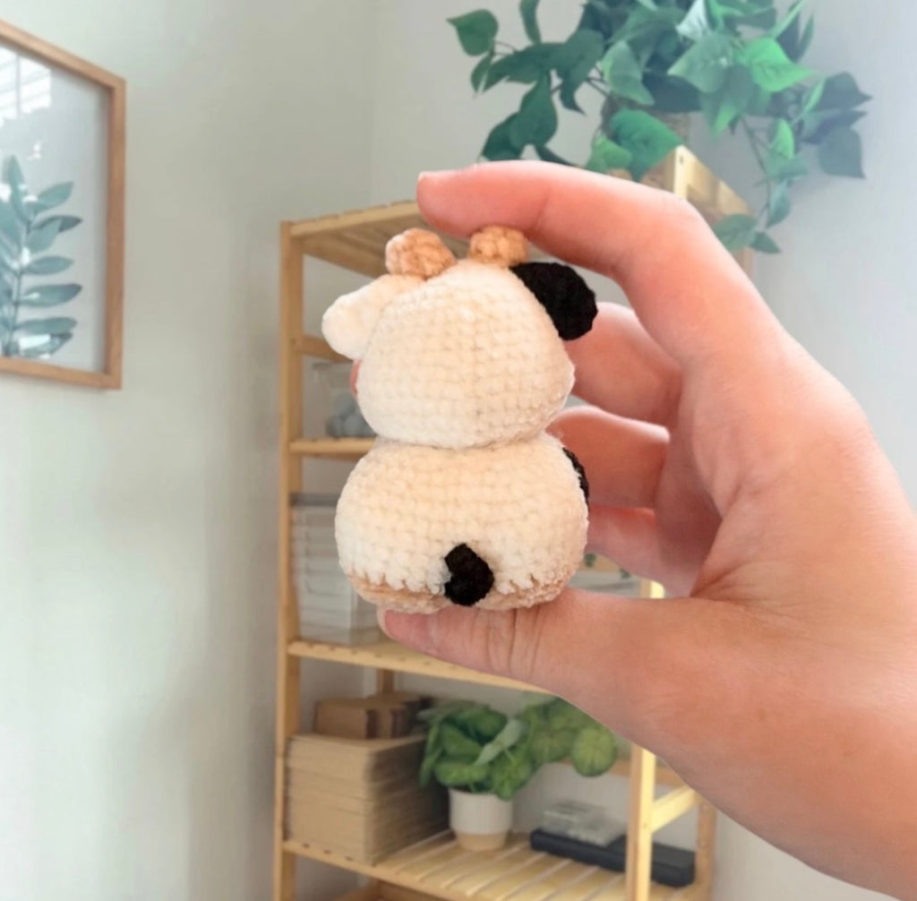 'Standing Chubby Cow' crochet amigurumi PDF pattern |
US terms