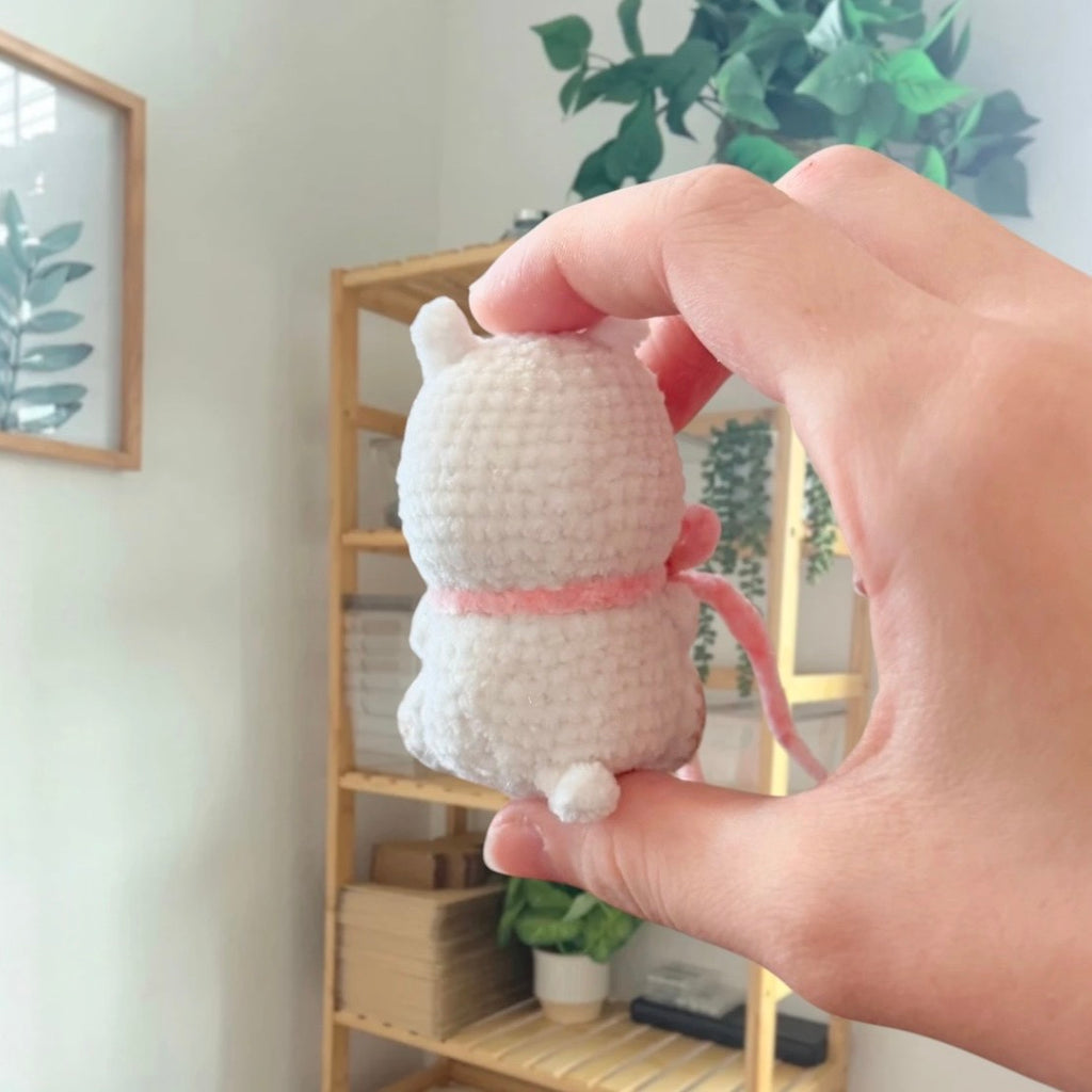 'Sitting Chubby Alpaca' crochet amigurumi PDF pattern | US terms