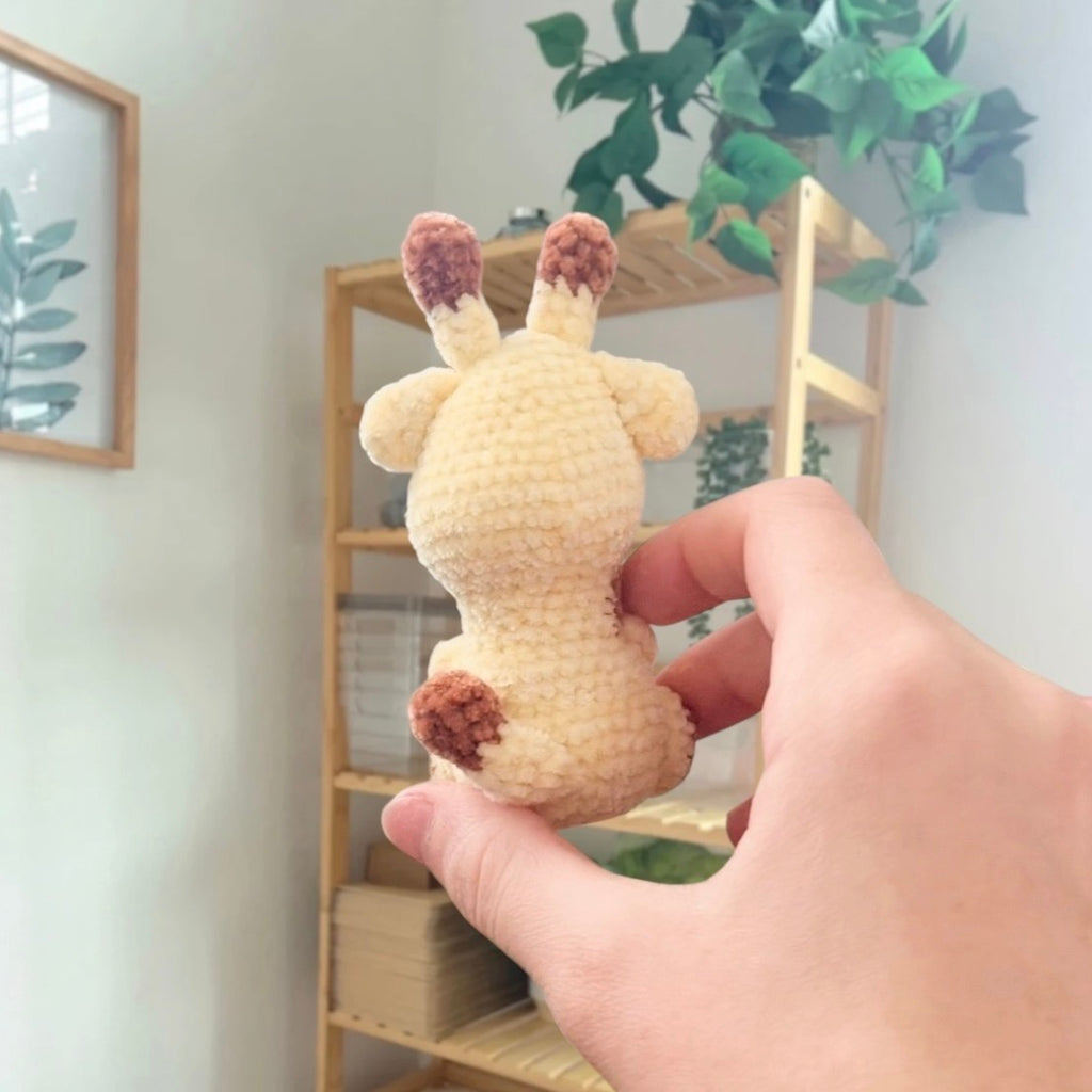 'Sitting Chubby Giraffe' crochet amigurumi PDF pattern | US terms
