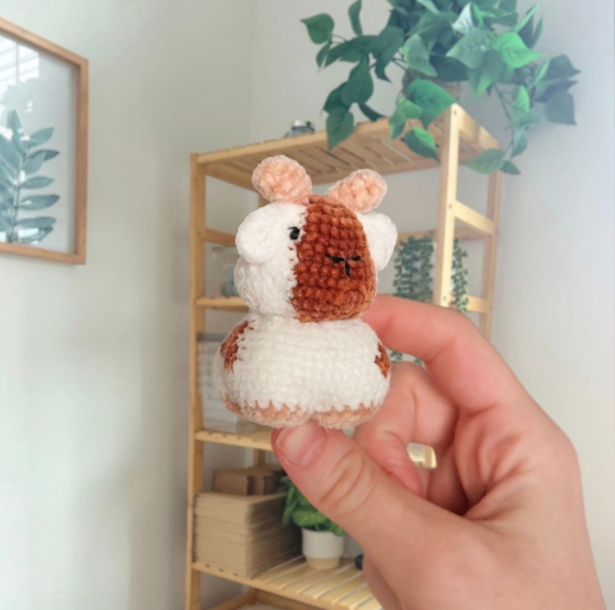 'Standing Chubby Goat' crochet amigurumi PDF pattern ||
US terms
