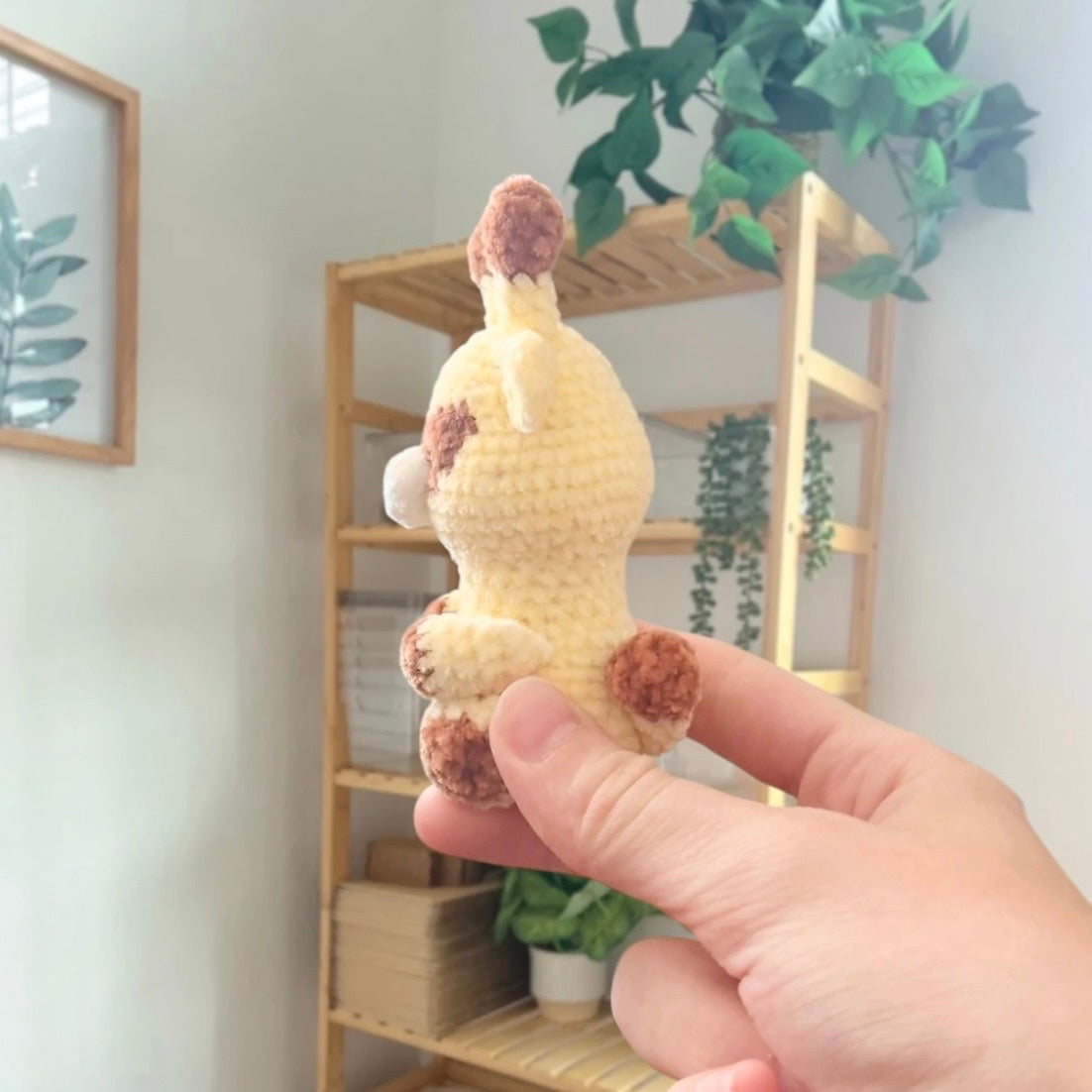 'Sitting Chubby Giraffe' crochet amigurumi PDF pattern | US terms